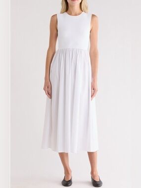 THEORY
crew neck glossed poplin midi dress
Mixed Media
Color: White
Size:XL